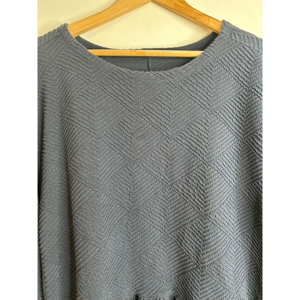 Maeve Anthropologie Peplum Flounce Embossed Blouse Top Navy Blue Sz M 3/4 Sleeve - Picture 2 of 8